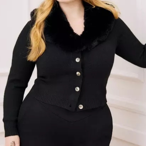 torrid Sweaters - Torrid Retro Chic Removable Faux Fur Trim Cardigan- Size 2x